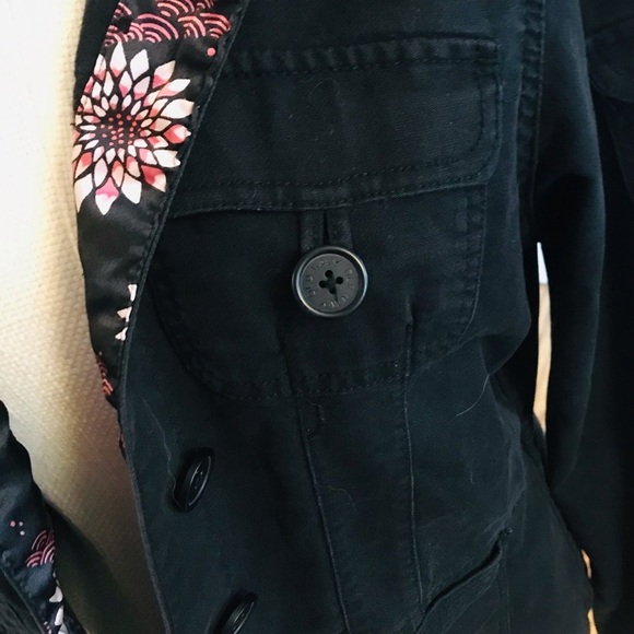 Old Navy Black and Floral Loop Buttons  Pockets Jacket Size XL.  Super cute lin - Picture 2 of 10